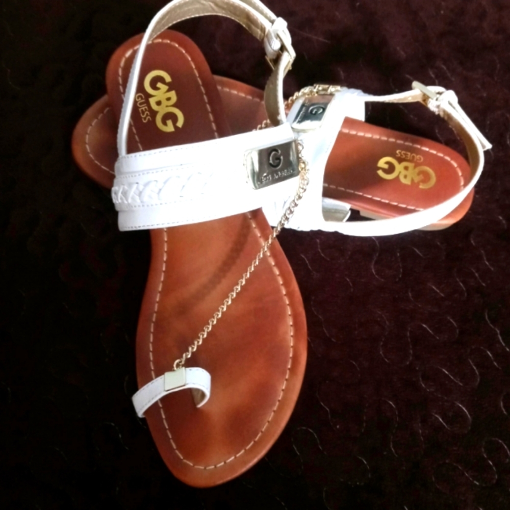 I am selling woman's shoes size 7 1/2, in perfect condition.